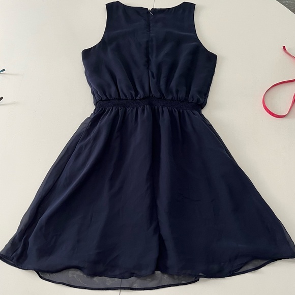 GAP | M | Sequin Design - Picture 2 of 10